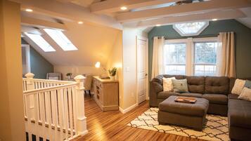 TV, fireplace, stereo