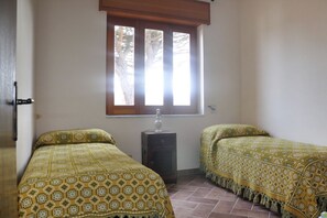 2 Schlafzimmer, Bügeleisen/Bügelbrett, Bettwäsche