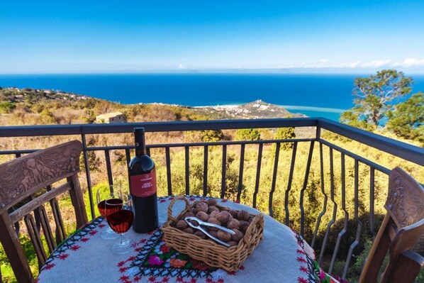 تناول الطعام بالخارج