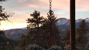 A hot tub with a mountainous backdrop. - Castle with Pikes Peak Views & Hot Tub
Bus. license #008672 (Woodland Park)