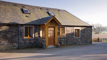 Vista frontal de la propiedad