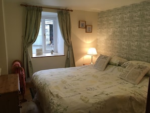 Cosy Neuk Self Catering Cottage | 1 bedroom, blackout drapes, iron/ironing board, free WiFi - Winkston Courtyard Cottages (Peebles)