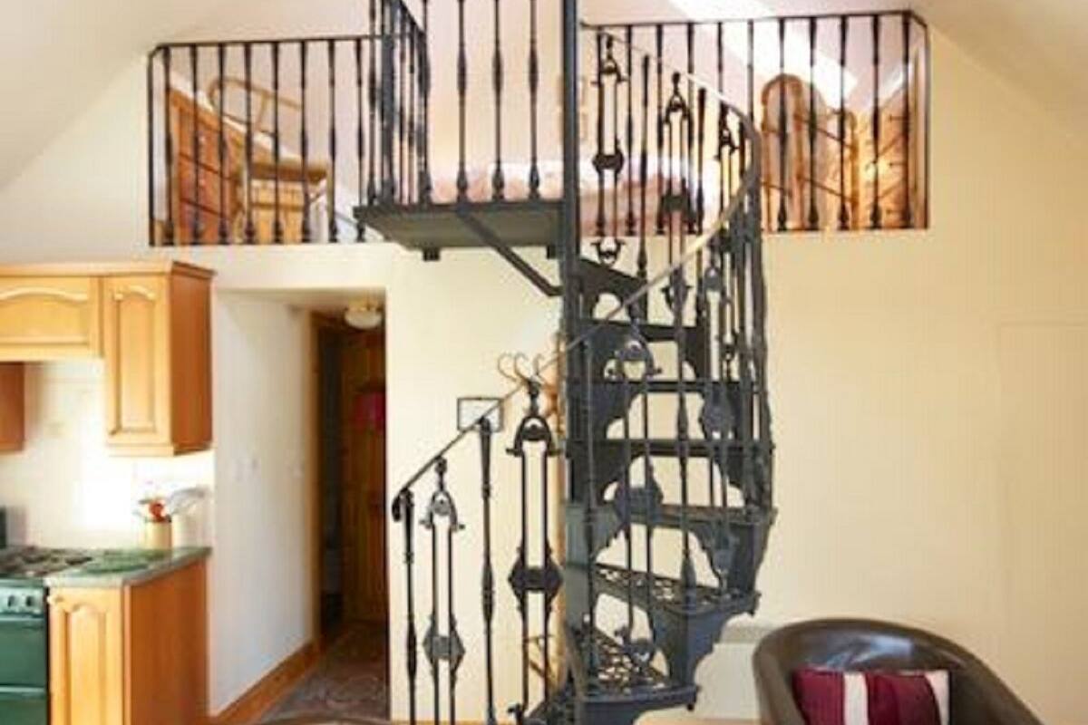 Ploughman's Rest Self Catering Cottage | Living area | Flat-screen TV