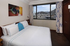 5 bedrooms, in-room safe, iron/ironing board, WiFi