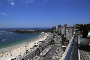 Na praia, toalhas de praia 