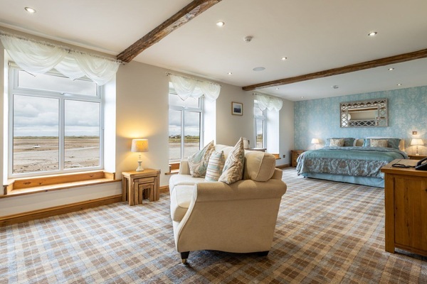 Suite ejecutiva | Zona de estar | Una televisión de pantalla plana