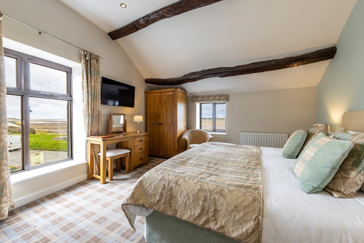 Executive Room | 1 bedroom, desk, laptop workspace, soundproofing