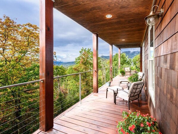 Terrace/patio - The High Life | Secluded, Mountainside Cottage with Impeccable Views (Black Mountain)
