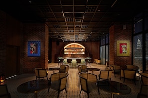 2 restaurants, breakfast, lunch served; local and international cuisine