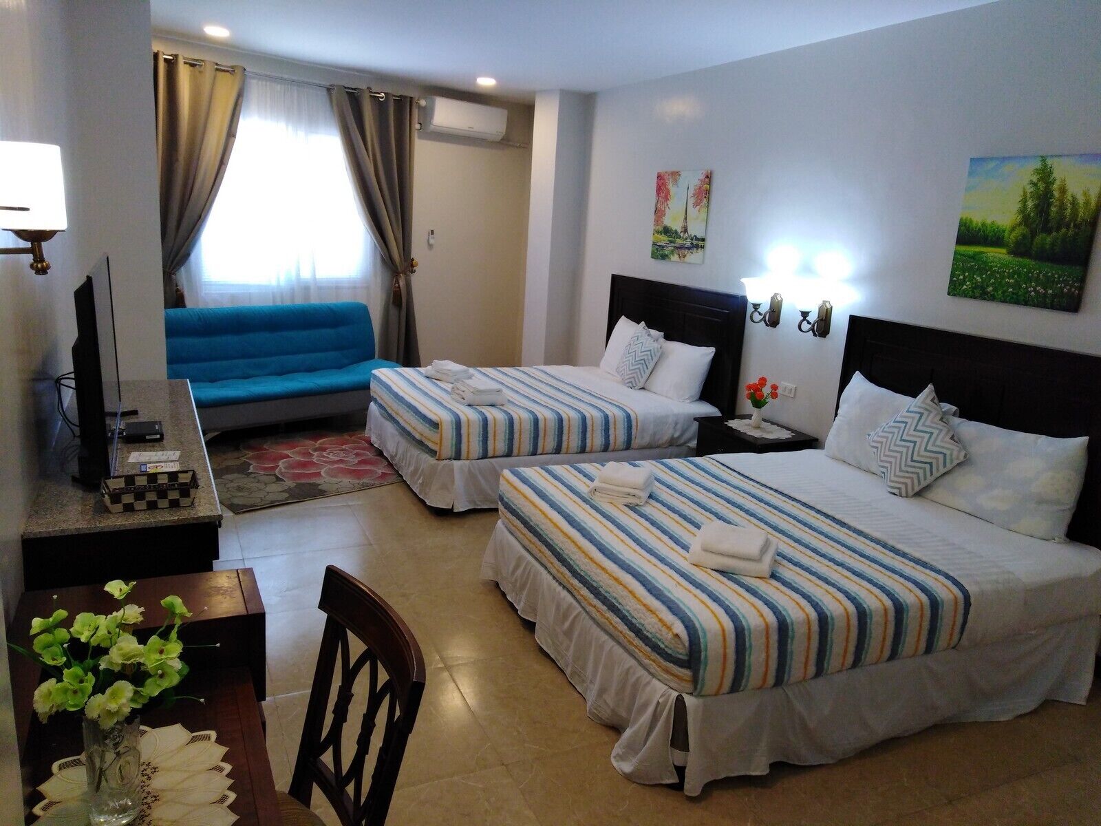 Habitació familiar | Roba de llit d'alta qualitat, minibar i caixa forta a l'habitació 