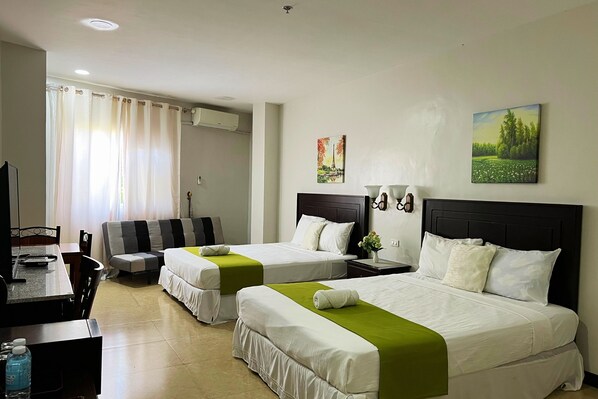 Family Suite | Premium bedding, minibar, in-room safe, desk