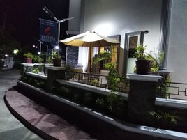 Breakfast, lunch and dinner served