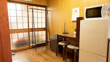 Traditional Apartment | In-room dining