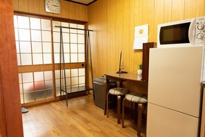 In-room dining - Kazu House (Osaka)