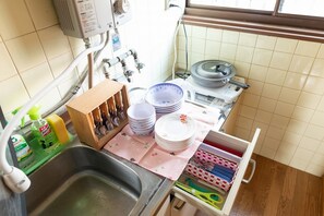 Traditional-Apartment | Eigene Kochnische | Kühlschrank, Mikrowelle, Herdplatte, Wasserkocher