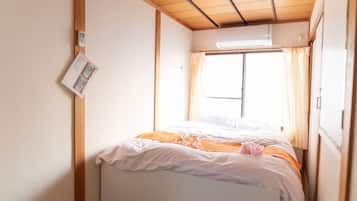 Traditional Apartment | 2 bedrooms, desk, free WiFi, bed sheets