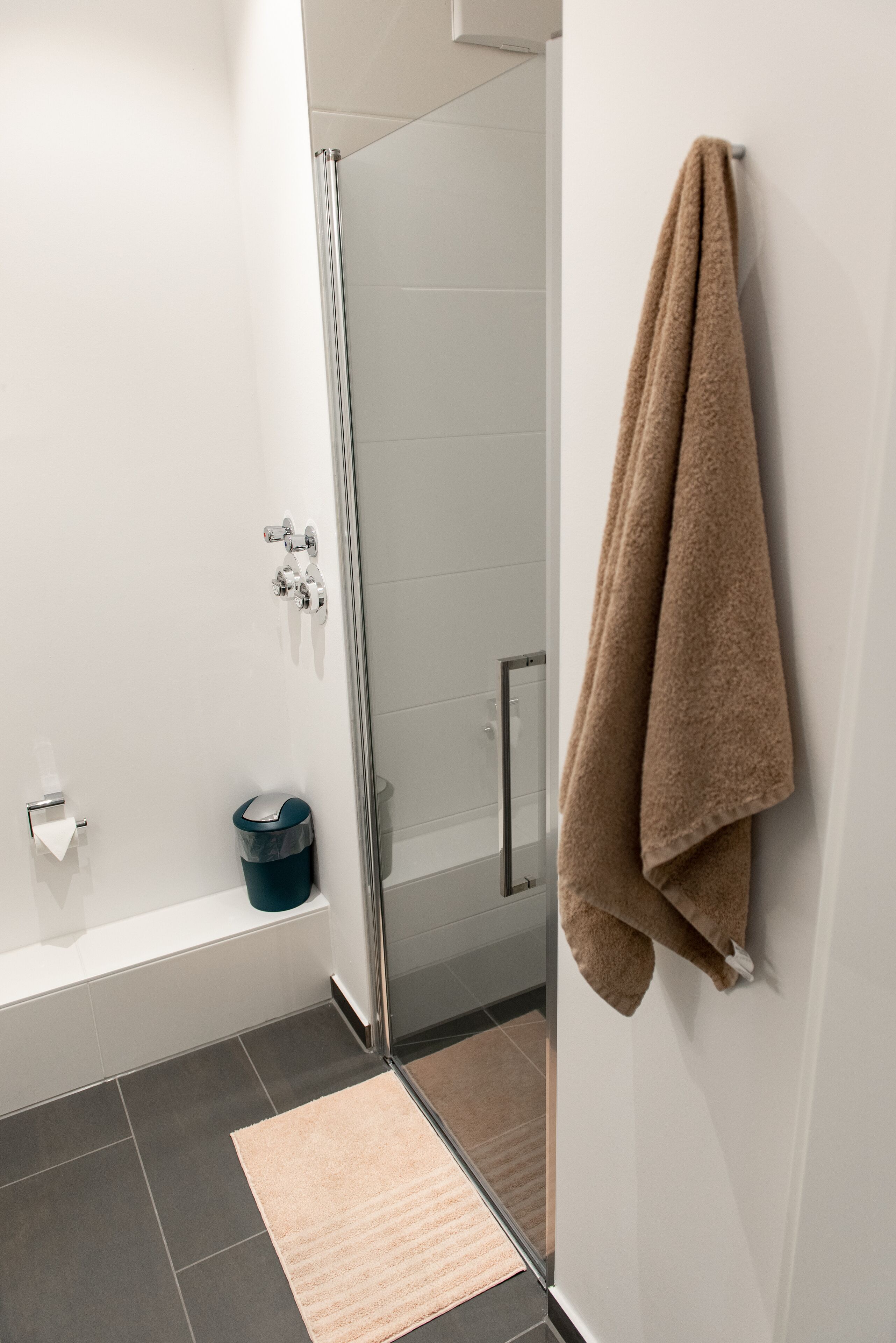 Studio | Dusche im Bad