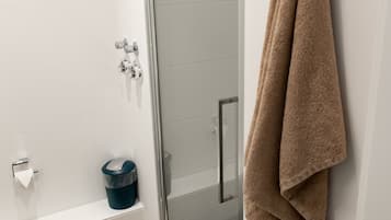 Studio | Dusche im Bad