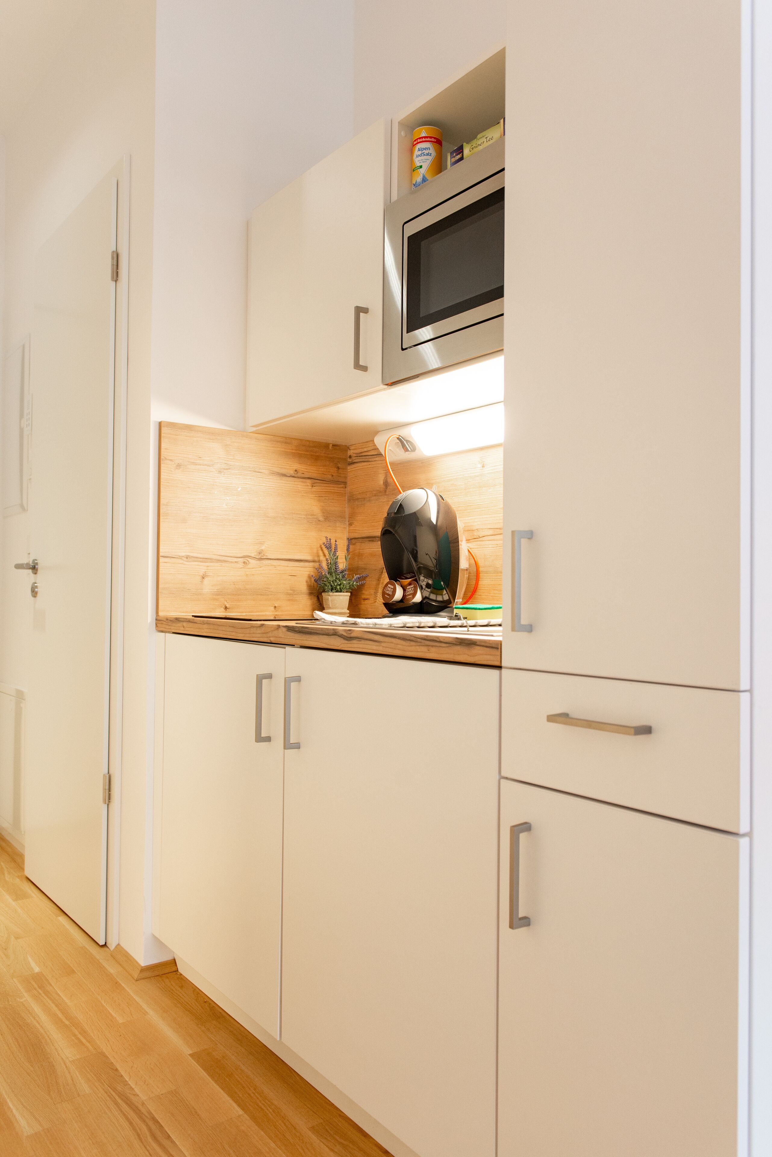 Studio | Coin cuisine privé | Grand réfrigérateur, micro-ondes, plaque de cuisson, machine à expresso