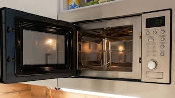 Studio | Private kitchen | Full-size fridge, microwave, stovetop, espresso maker