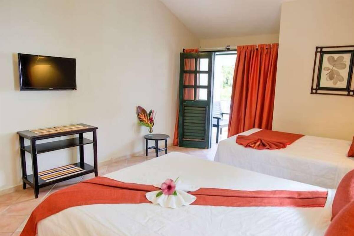 Standard Triple Room | In-room safe, WiFi (free), individually decorated, bed sheets