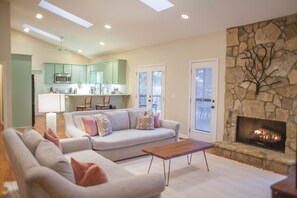 Smart TV, fireplace, table tennis
