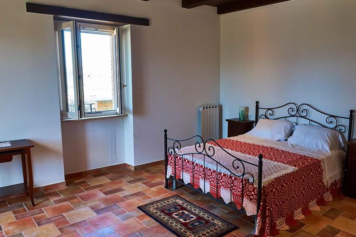 1 bedroom, desk, soundproofing, free WiFi