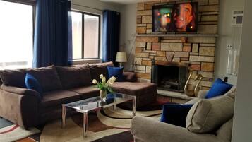 Smart TV y chimenea