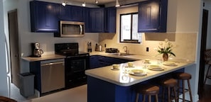 Fridge, microwave, oven, stovetop - LAKEFRONT,Swim,enjoy&relax,7kayaks,SUP,paddlboat,firepit,PA,cabin,Fun,  (Tobyhanna)