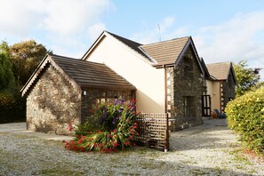 Apartment | Exterior - Lovely Sea View Apartment in Rineen - 4 Guests (Leap)