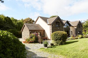 Exterior - Lovely Sea View Apartment in Rineen - 4 Guests (Leap)