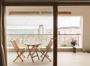 Deluxe appartement, 2 slaapkamers, uitzicht op zee | Terras