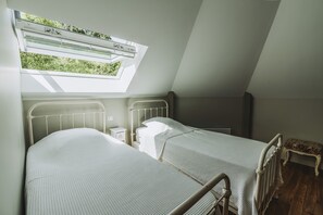 4 bedrooms, free WiFi, bed sheets