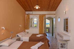 双人房, 阳台, 海景 | 熨斗/熨板、免费婴儿床、免费 WiFi、床单