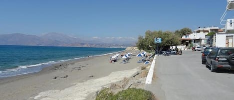 Una spiaggia nelle vicinanze