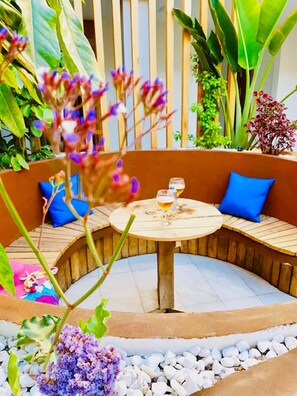 Tempat makan outdoor