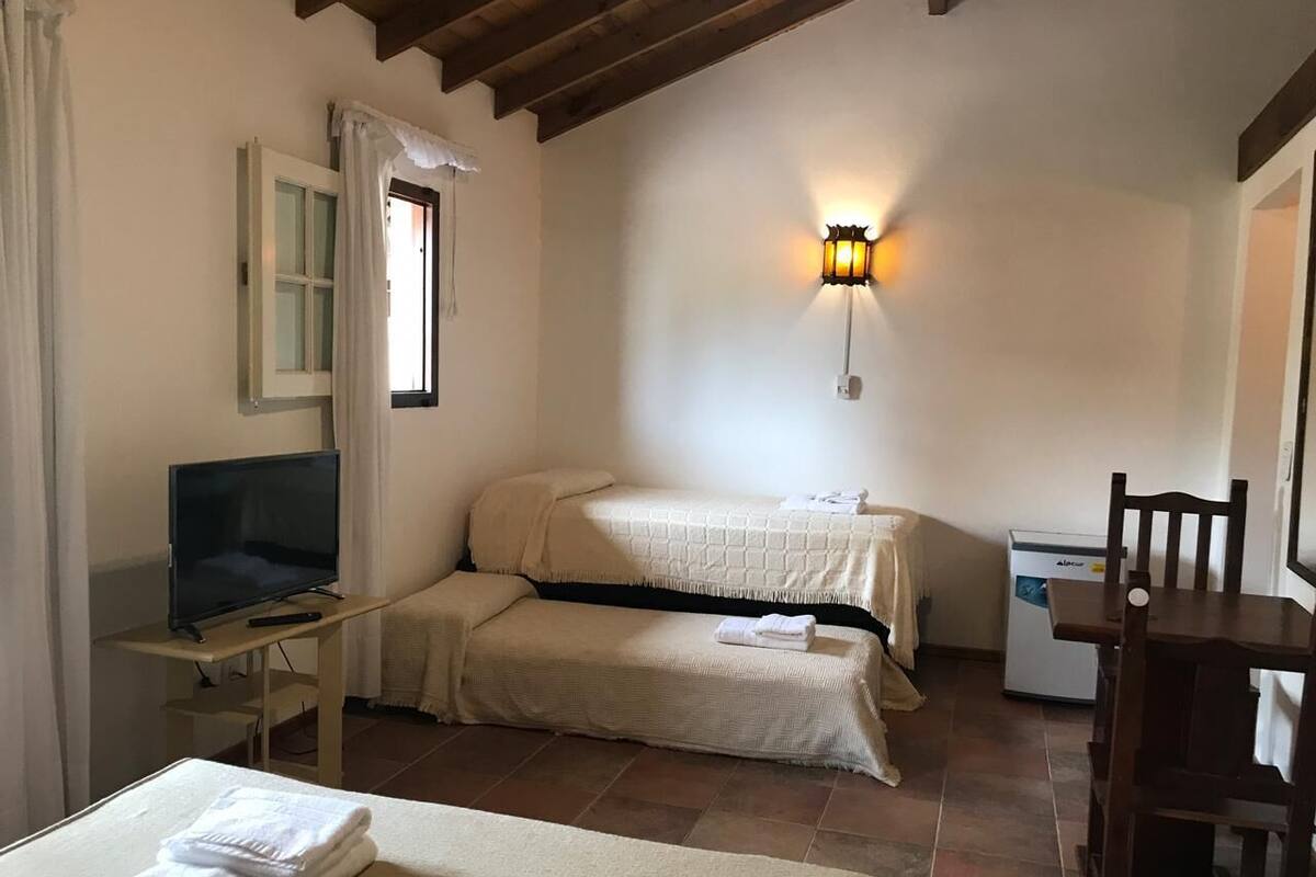 Standard Quadruple Room | Peti besi dalam bilik, Wi-fi percuma, cadar katil