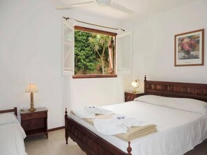 Habitació triple estàndard | Caixa forta a l'habitació, wifi gratuïta i roba de llit 