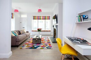 Smart TV - Stunning, central & spacious town house (Brighton)