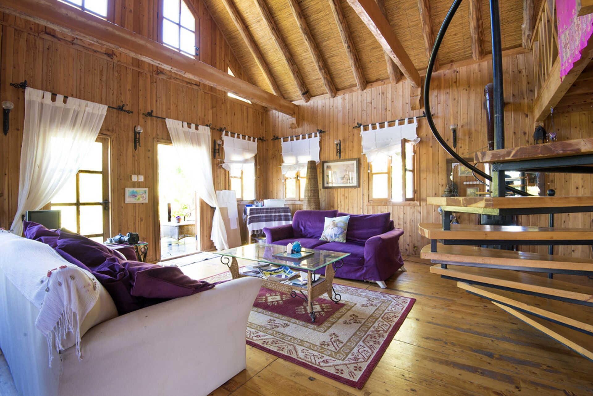 Beautiful cedar chalet for romantic getaways