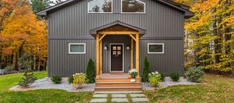 Modern Berkshires Cottage  🌲 Gas Stove, Large Deck & W/D + 7 mins to Otis Ridge