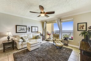 Condo, Multiple Beds, Balcony, Ocean View | Living room