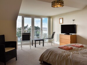 4 bedrooms, free WiFi, bed sheets