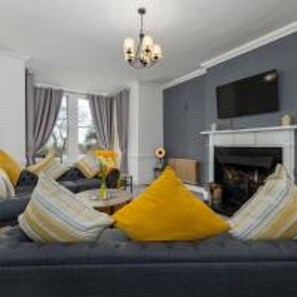 House, 4 Bedrooms (Newtown House) | Living area
