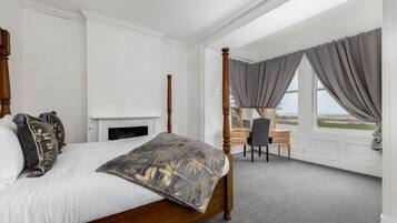 House, 4 Bedrooms (Newtown House) | Individually decorated, individually furnished, iron/ironing board