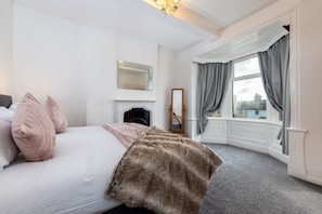House, 5 Bedrooms (Herbert House) | Individually decorated, individually furnished, iron/ironing board - Muncaster Cottages (Ravenglass)