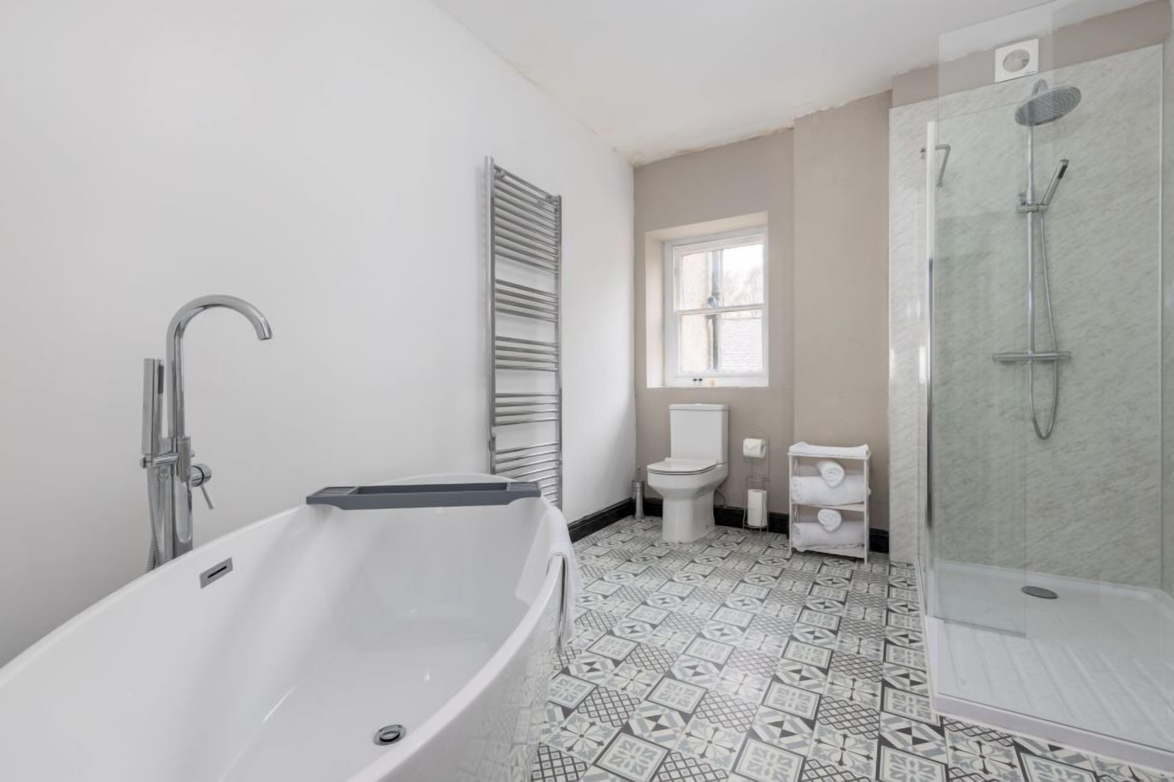 House, 4 Bedrooms (Newtown House) | Bathroom | Towels