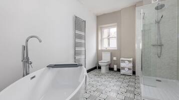 House, 4 Bedrooms (Newtown House) | Bathroom | Towels
