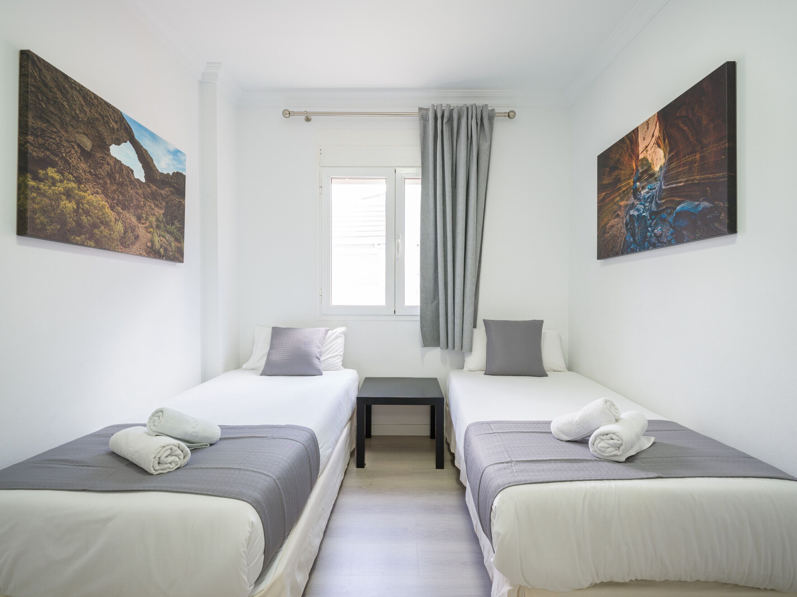 2 Schlafzimmer, Zimmersafe, Schreibtisch, Bügeleisen/Bügelbrett
