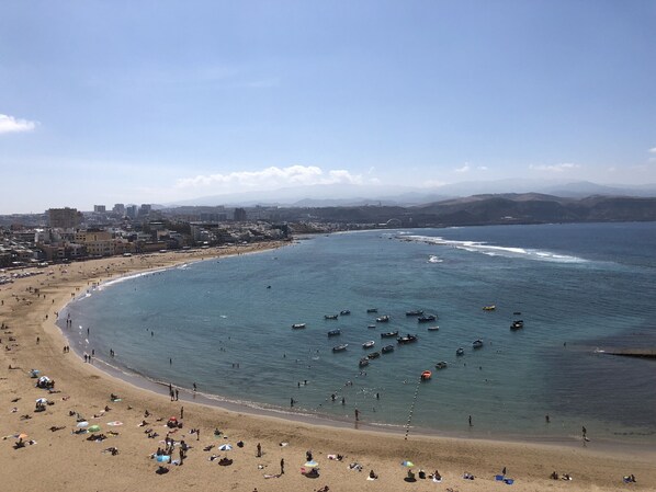 Una spiaggia nelle vicinanze